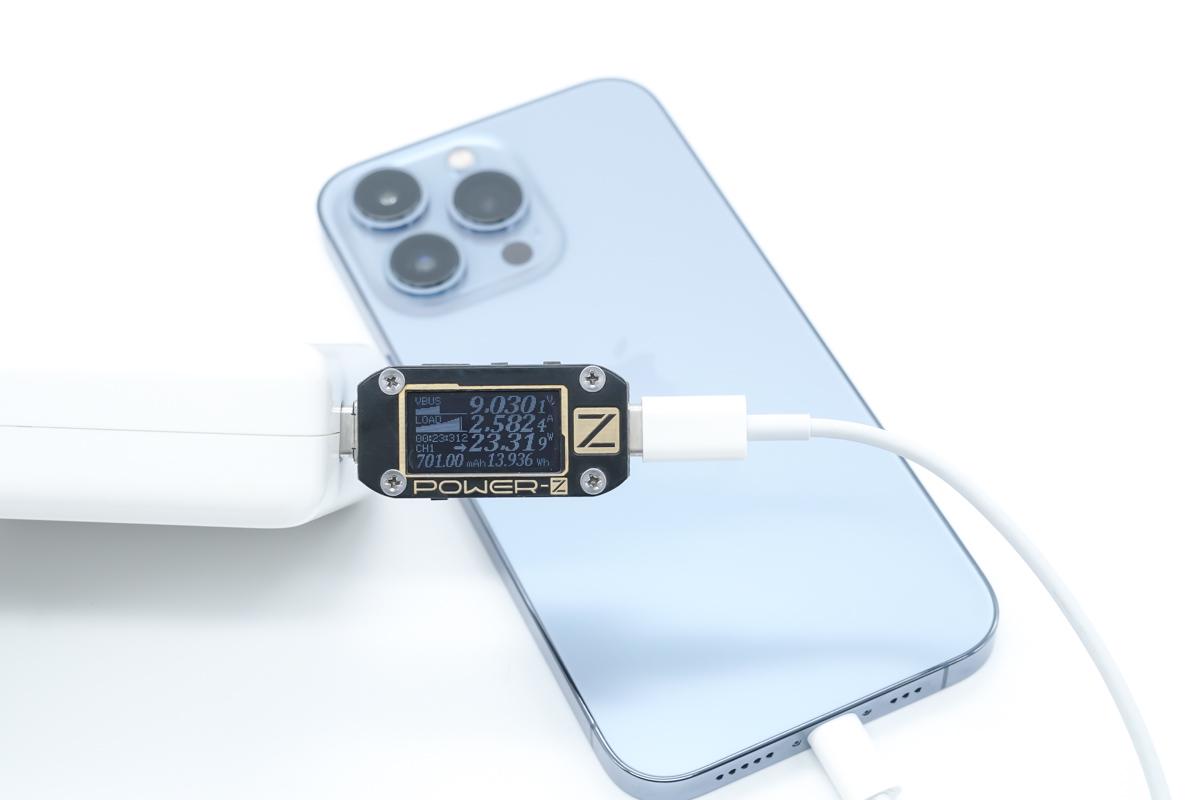 使用苹果87w充电器为iphone 13 pro充电,功率为8.98v 2.54a 22.82w.