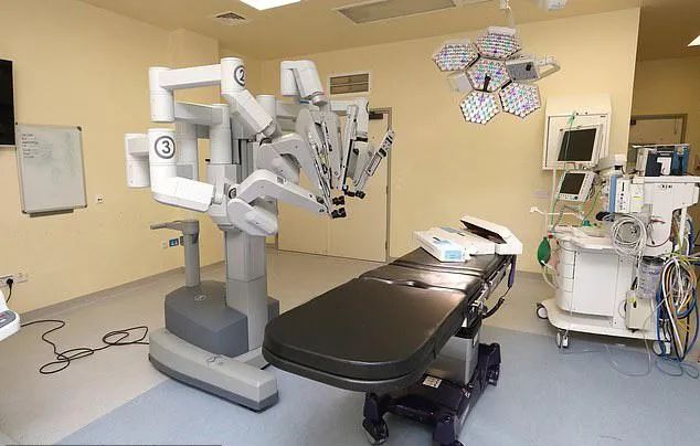 达芬奇称霸手术机器人领域 国产手术机器人需突破桎梏！
