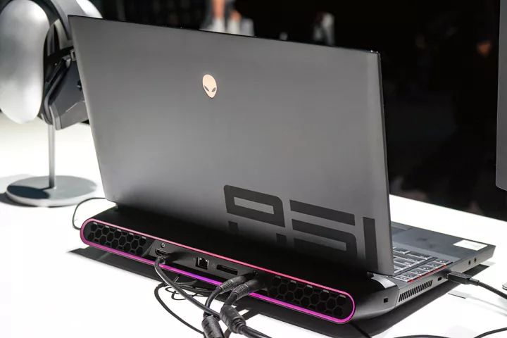 点击查看alienware area-51m真机图集