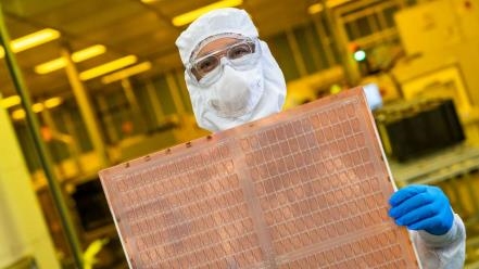 Intel、三星想要干翻台积电：玻璃芯片技术成关键
