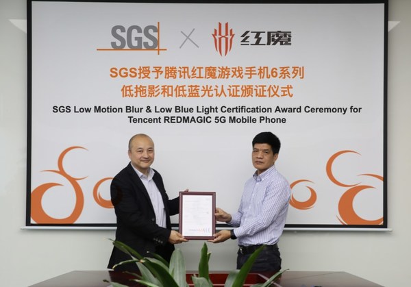 SGS为腾讯红魔游戏手机6系列颁发低拖影认证和低蓝光认证