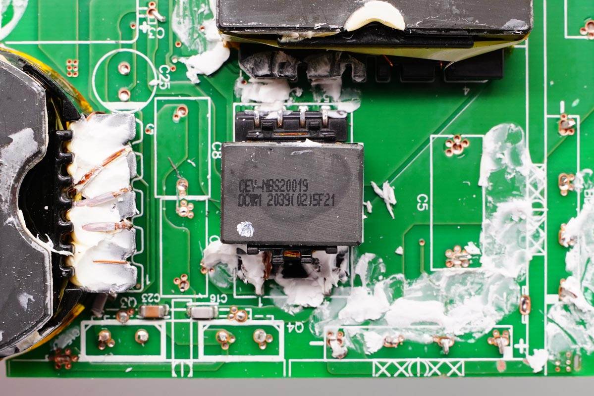 拆解报告：Lenovo联想拯救者R9000P游戏本300W电源