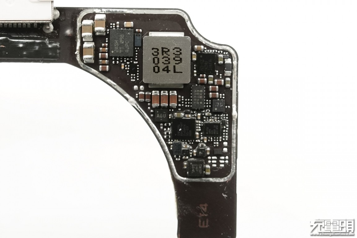 拆解报告：Apple苹果MagSafe双项无线充电器A2458