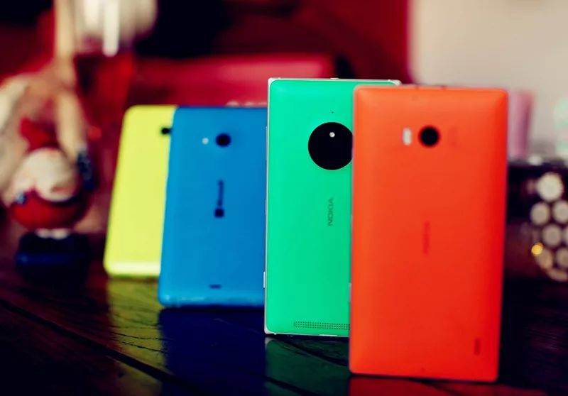 诺基亚Lumia N9真的回来了 复刻版亮相专卖店